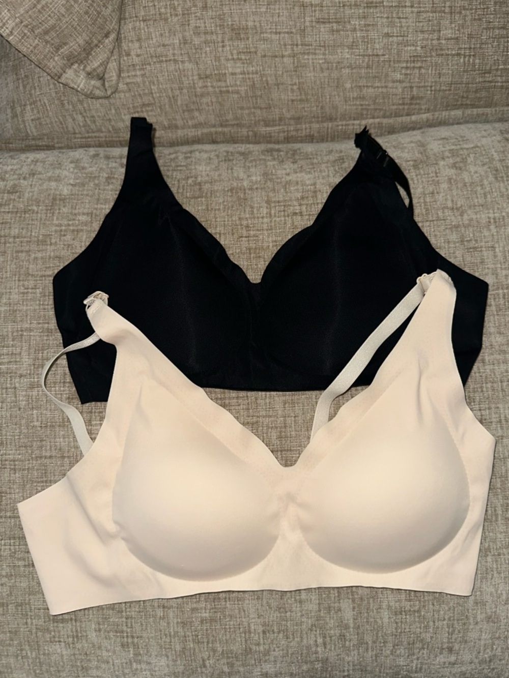 SHEIN Wireless Molded Cup Bra - Black & Cream
